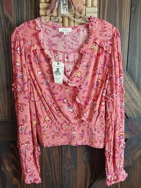 Easel Coral Floral Ruffle Wrap Top Sz M NWT